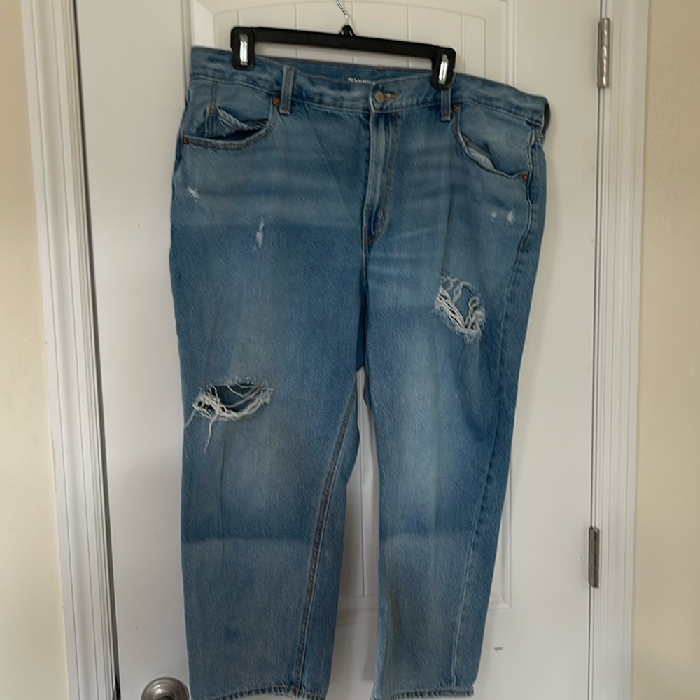 Old Navy High Rise Slouchy Straight Jeans. Size 16.